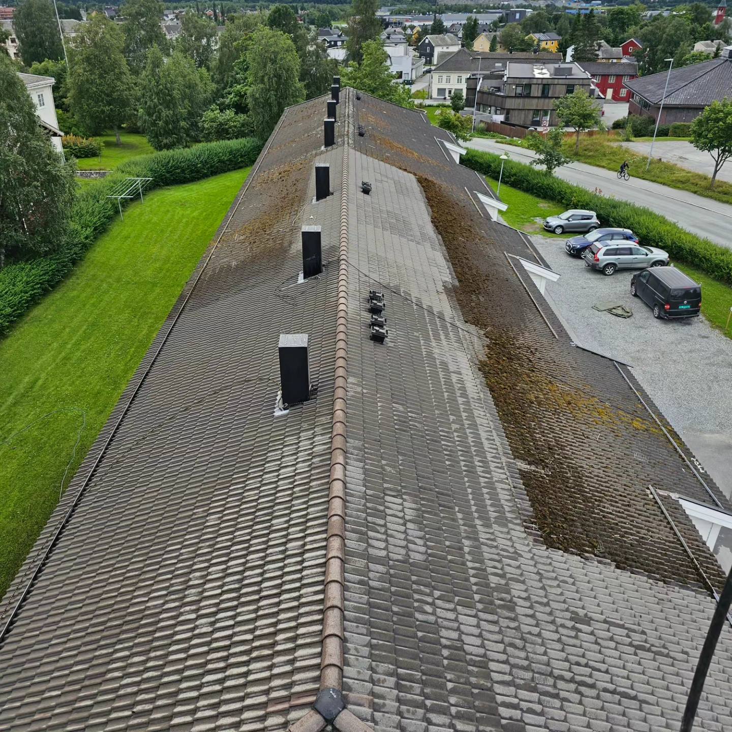 Tak under vask og impregnering - delvis rengjort